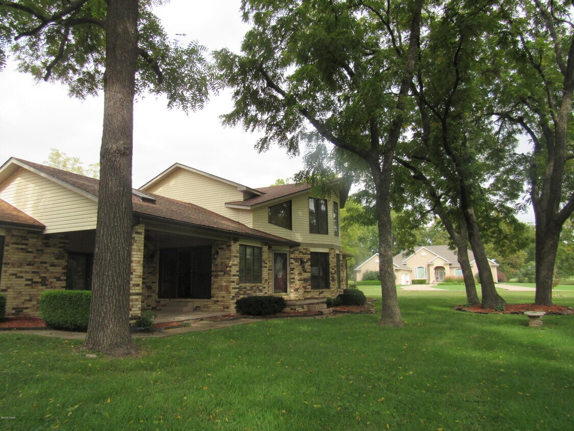Primary Photo - 5360 Walnut Dr