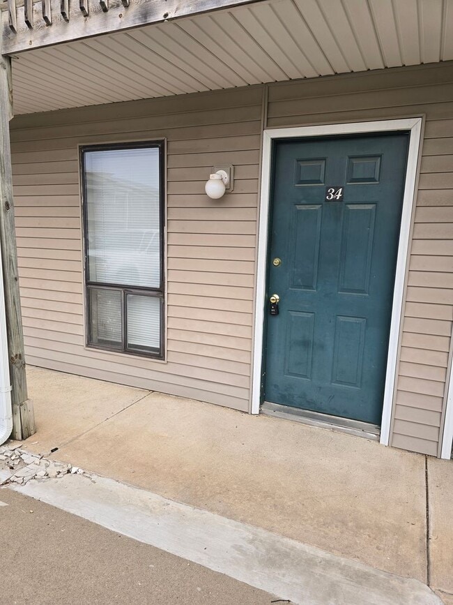 Building Photo - Updated 1 bedroom apartment in Osage Beach right behind Hyvee