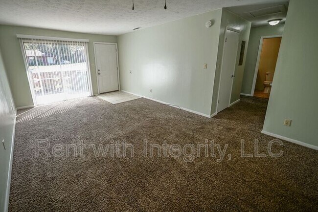 Building Photo - 2304 Hartsfield Ct
