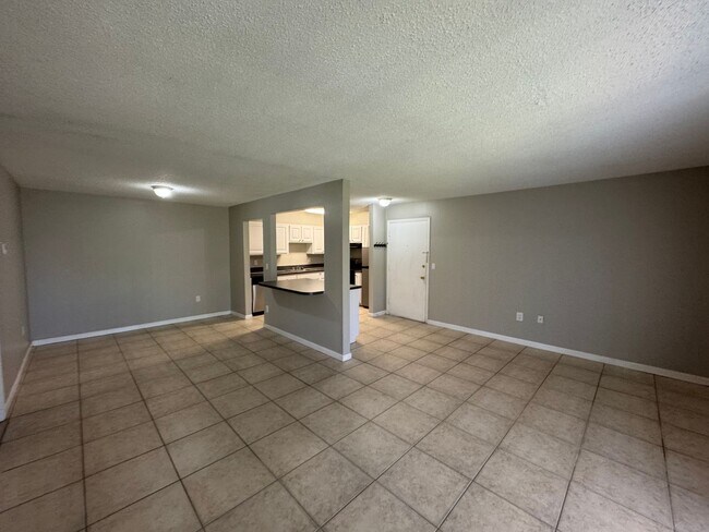 Building Photo - Spacious 2/1 Condo In The Carrington Park ...