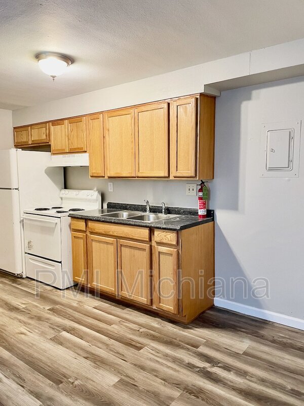 Building Photo - 2130 Lathrop St