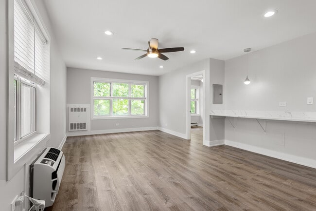 Foto del edificio - 1303 W Estes Ave