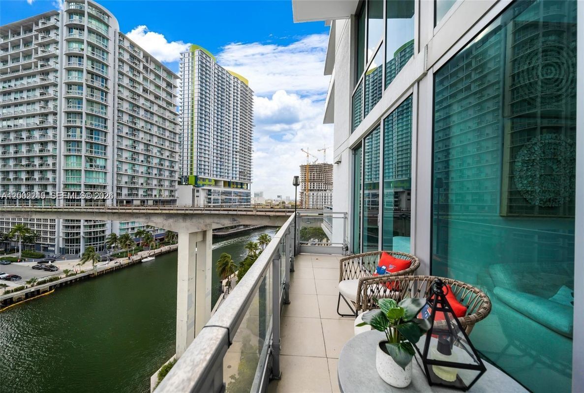 Foto del edificio - 92 SW 3rd St