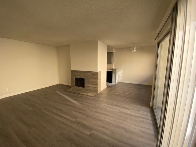 Foto del edificio - 12718 Mitchell Ave