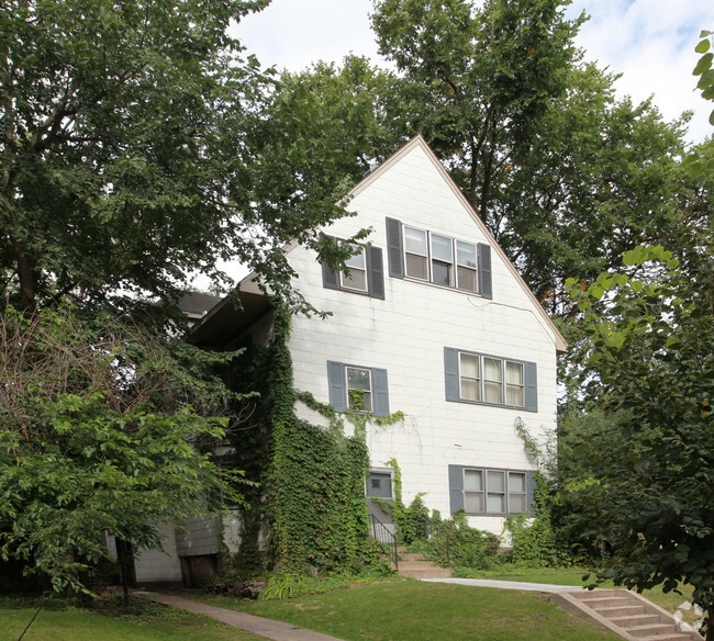 Building Photo - 2604 Fremont Ave S