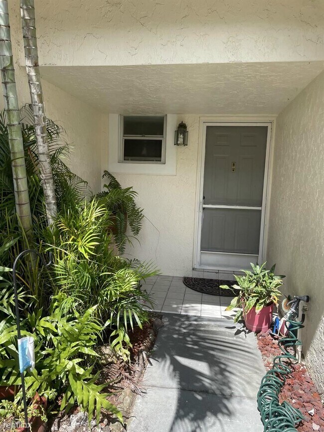 Building Photo - 1957 Discovery Cir E