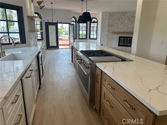 Foto del edificio - 385 Bayside Dr N