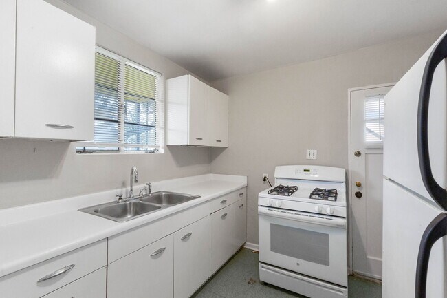 Foto del edificio - 3809 Maplewood Ave