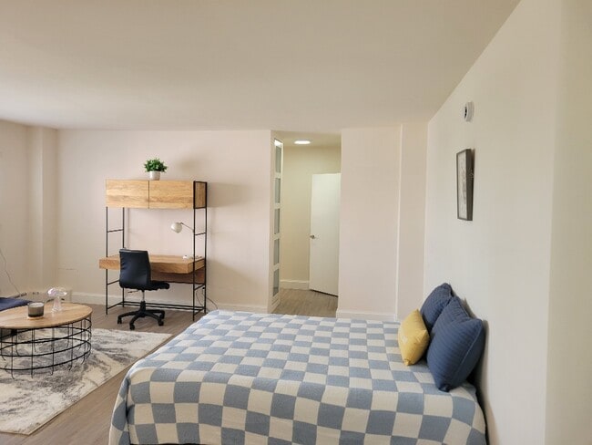 Building Photo - 10401 Wilshire