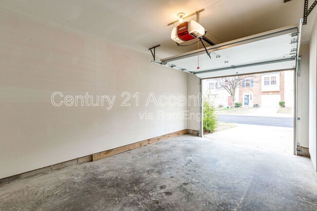 Building Photo - 6008 Keble Dr