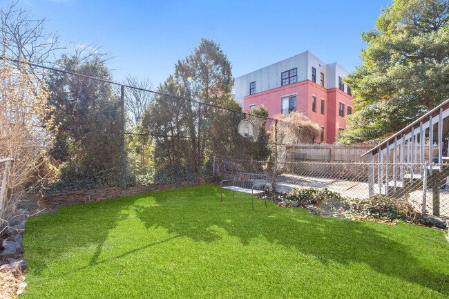 Building Photo - 86 Palisade Ave