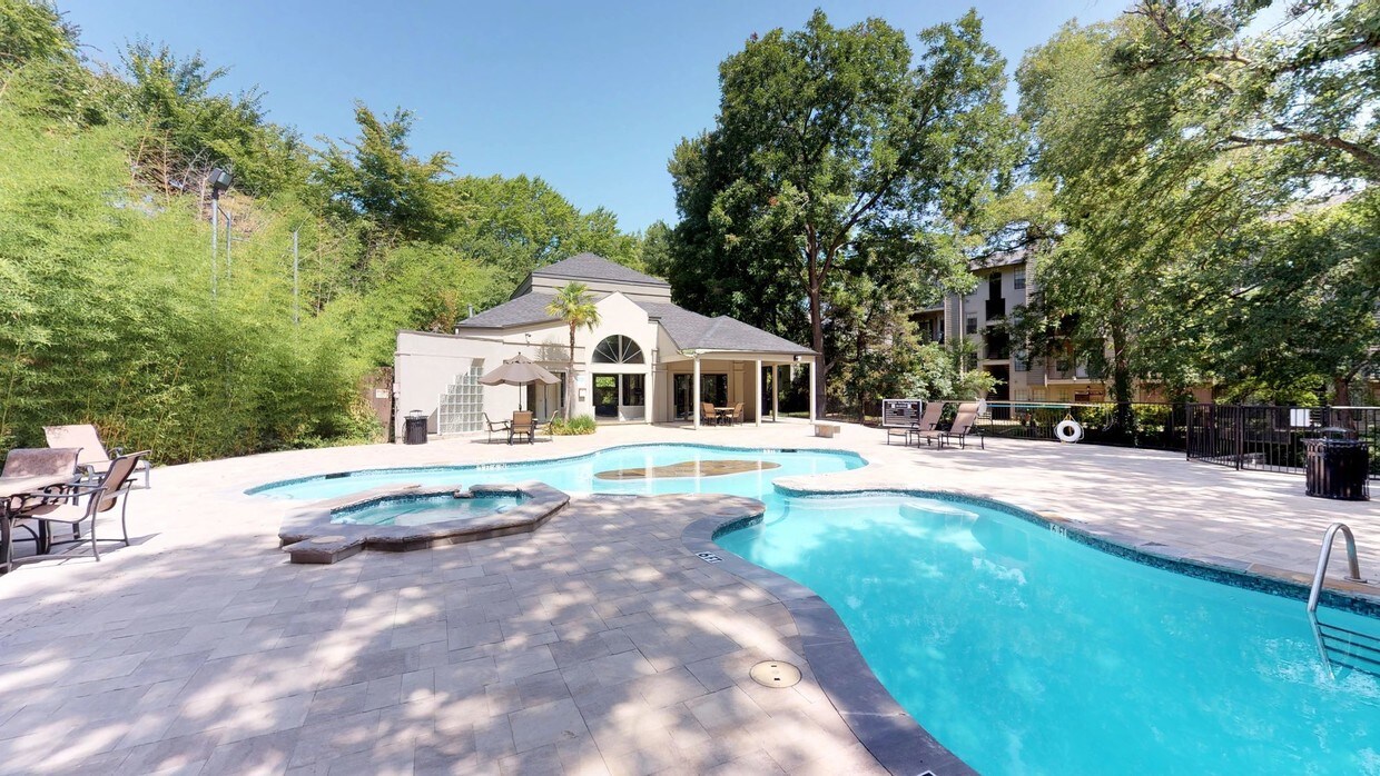 Oaks White Rock Apartments in Dallas, TX