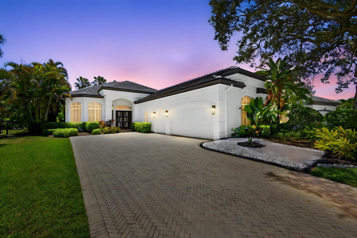 Foto principal - 6778 Oakmont Way