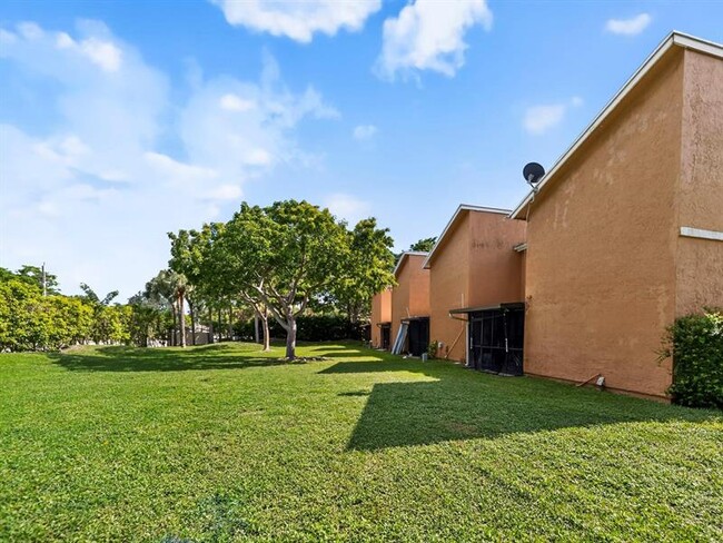 Building Photo - 8009 NW 71st Ct