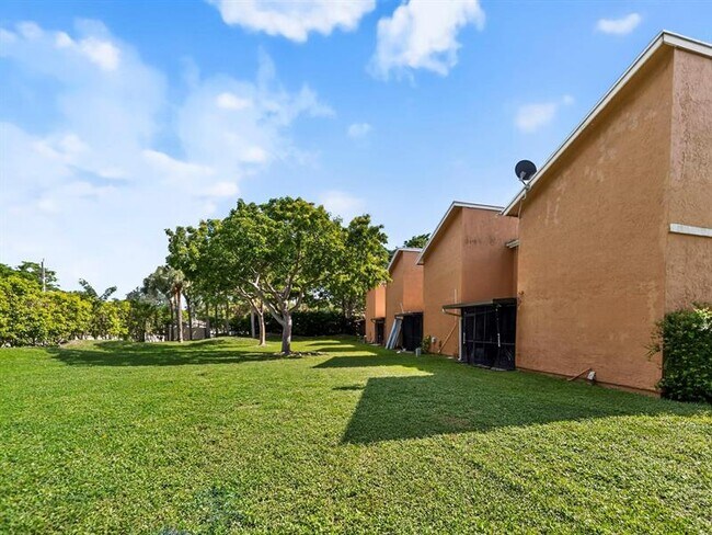 Foto del edificio - 8009 NW 71st Ct