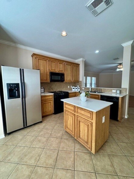 Foto del edificio - 1646 Martin Lake Dr