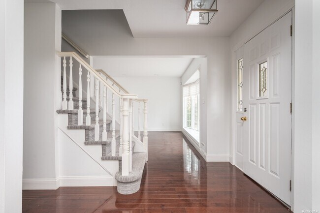Building Photo - 50 Oriole Dr