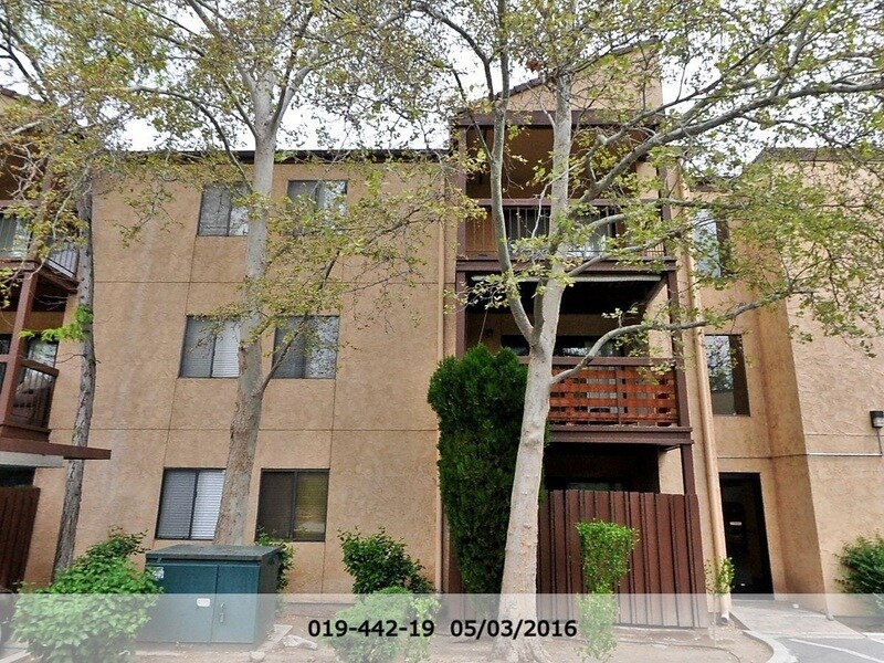 Deck Frm outside - 1000 Beck St