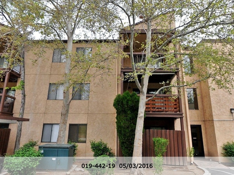 Deck Frm outside - 1000 Beck St