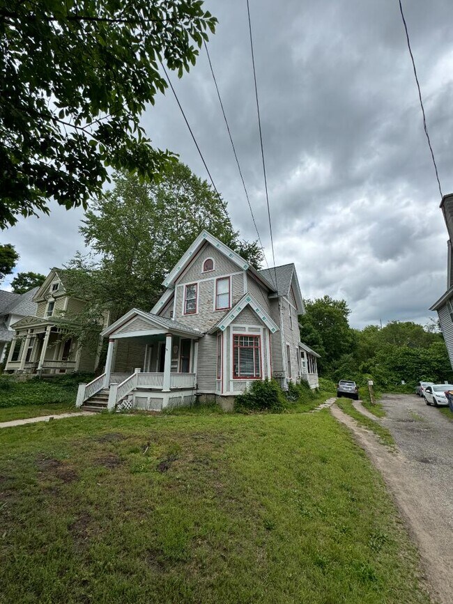 Foto del edificio - 228 Henry Ave SE