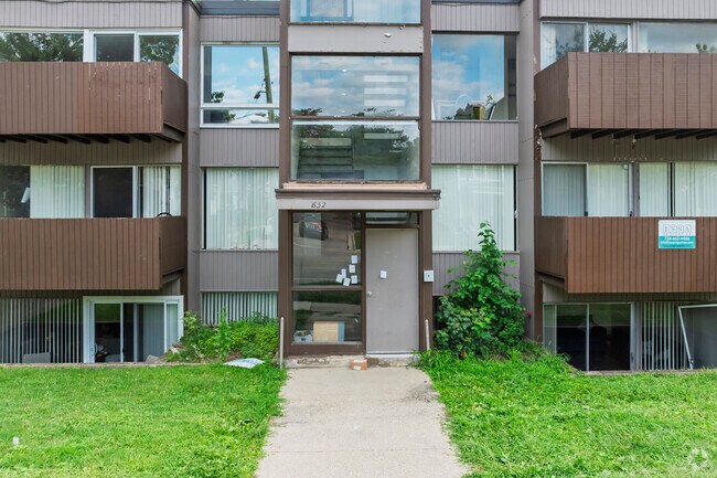 Foto del edificio - 832 Packard St