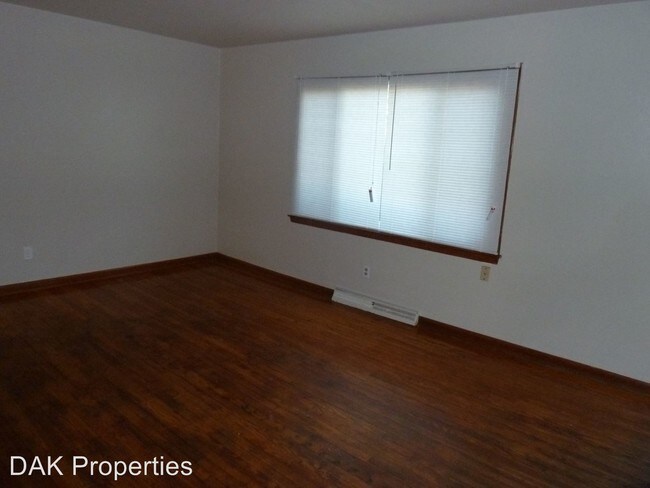 Building Photo - 8706 W Lancaster Ave