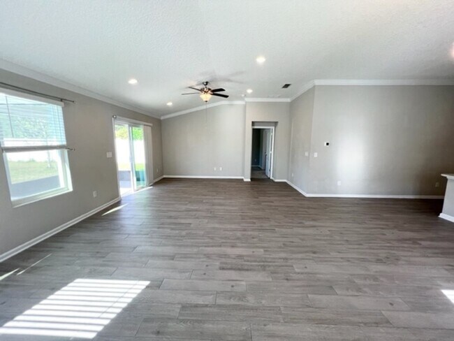 Foto del edificio - Introducing this stunning 4-bedroom, 2-bat...