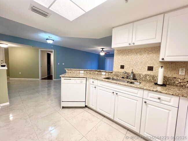 Foto del edificio - 1100 Crestwood Ct S