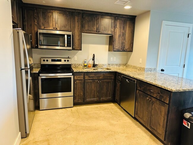 Foto del edificio - 583 N 400 E