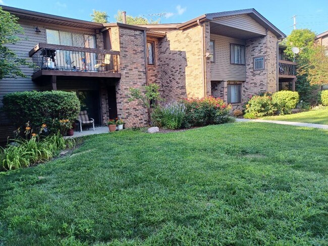 Building Photo - 1132 E Randville Dr