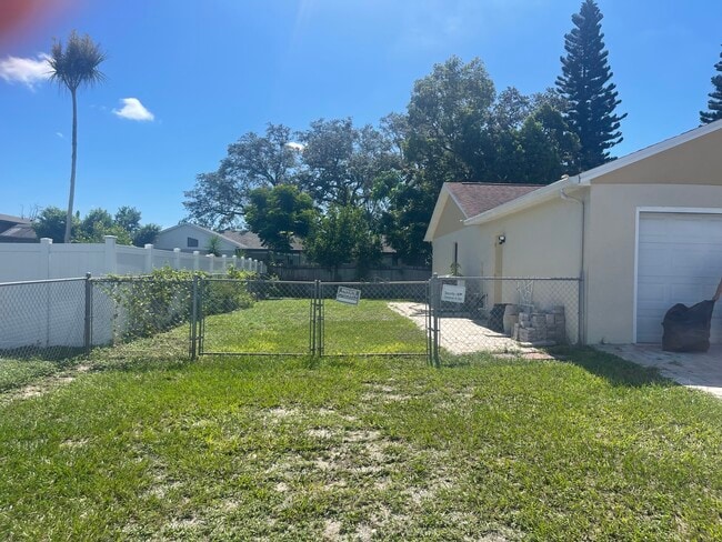 Building Photo - 9412 Lake Chrise Ln