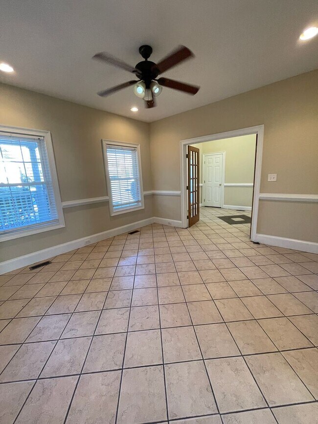 Foto del edificio - Large House near UNCC with plenty of parking!