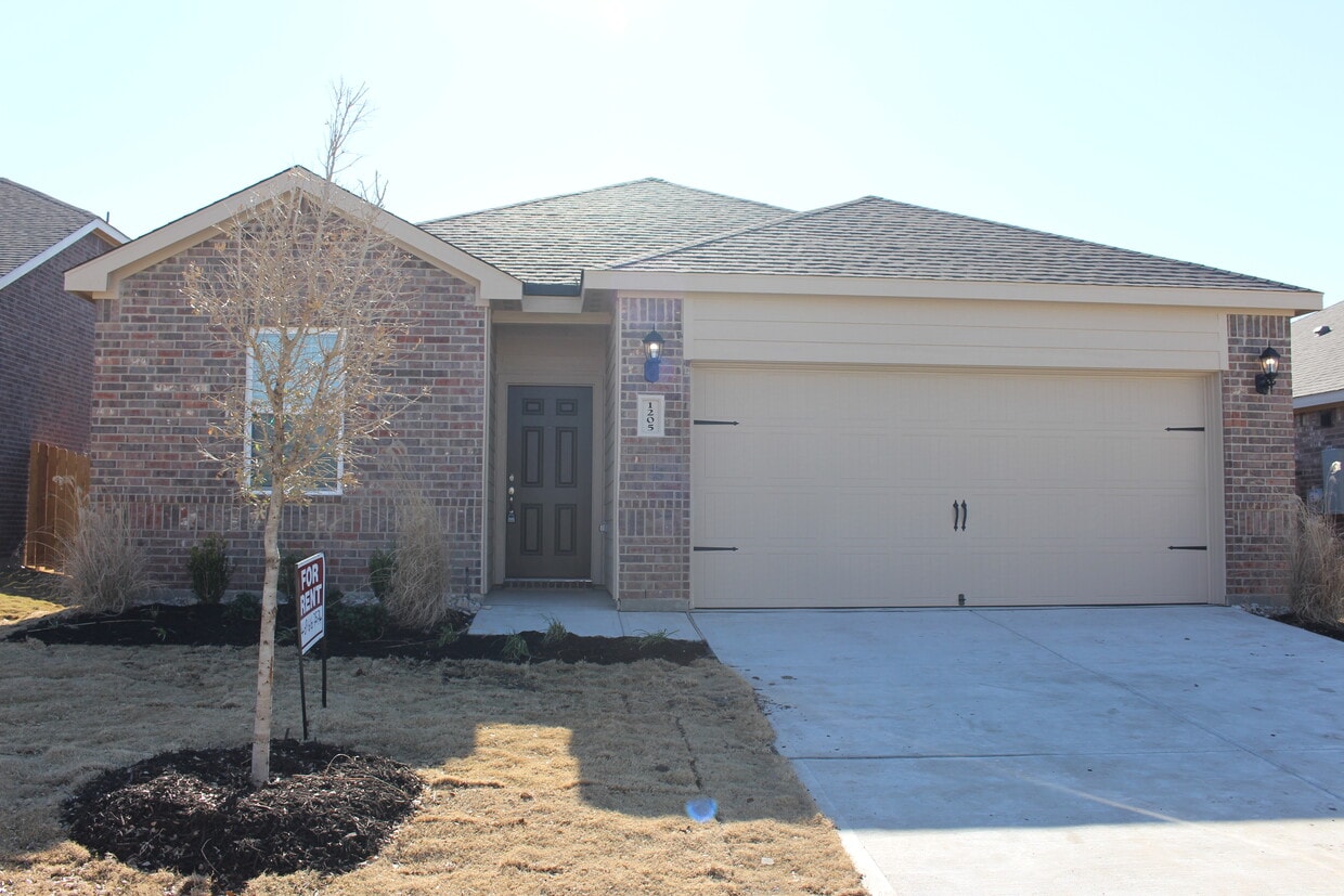 Primary Photo - 1205 Lombardy Dr