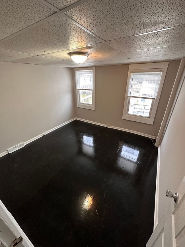 Building Photo - Recently Remodeled 2bd Home In East York!