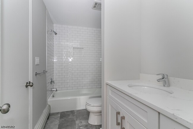Main Bathroom - 216 Holly Street