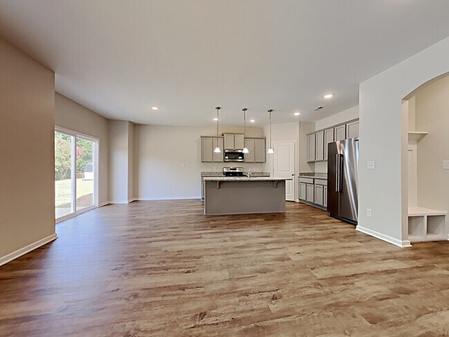 Foto del edificio - 451 Hager Lake Rd