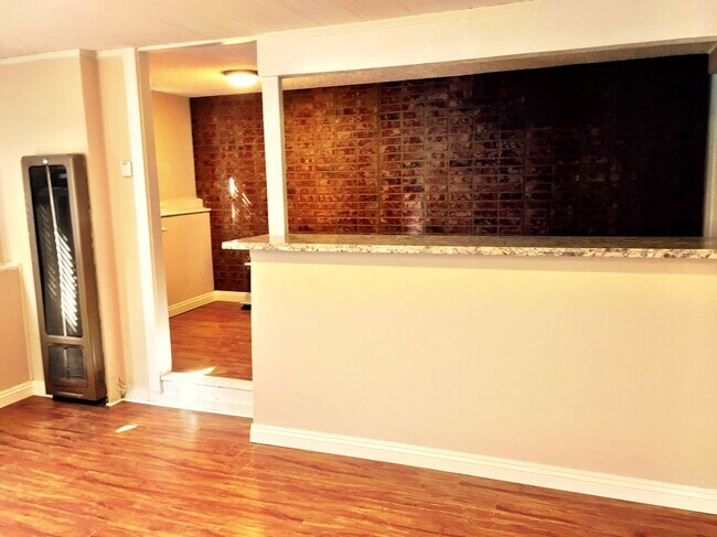 Photo - 2011 Manhattan Ave Apartments