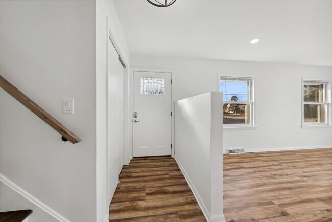 Foto del edificio - 4647 Johnson Ave