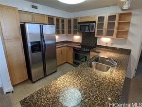 Building Photo - 600 Queen St