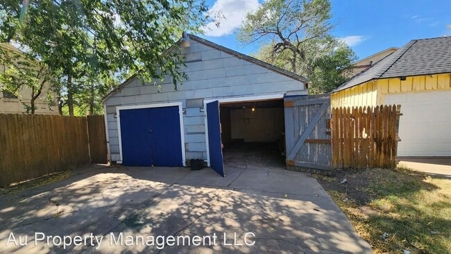 Building Photo - 2108 S Van Buren St
