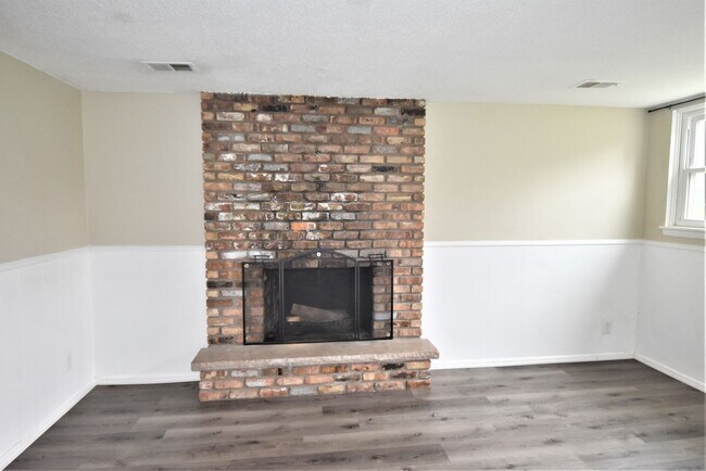 Building Photo - 8225 Xenia Ave N