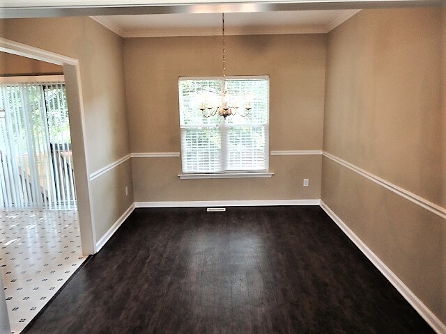 Building Photo - 640 Hanska Way