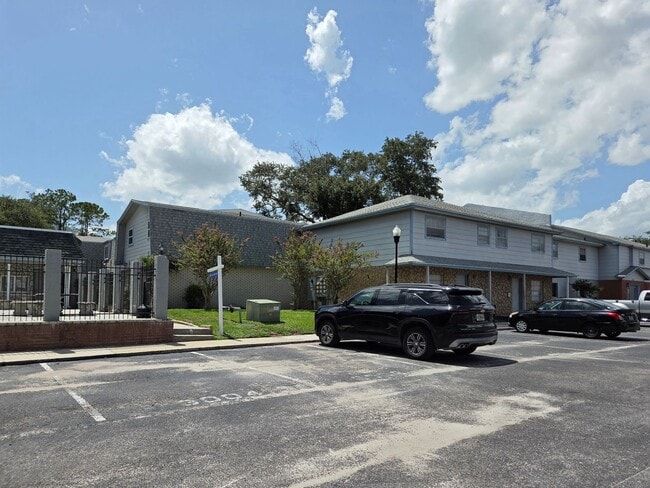 Building Photo - 3004 George Mason Ave