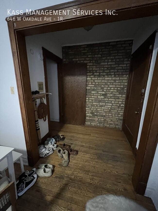 Photo - 646 W Oakdale Ave Apartment