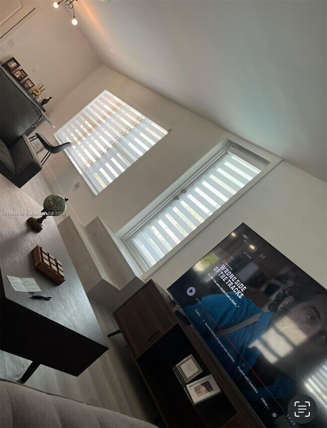 Foto del edificio - 1365 W 5th Ct