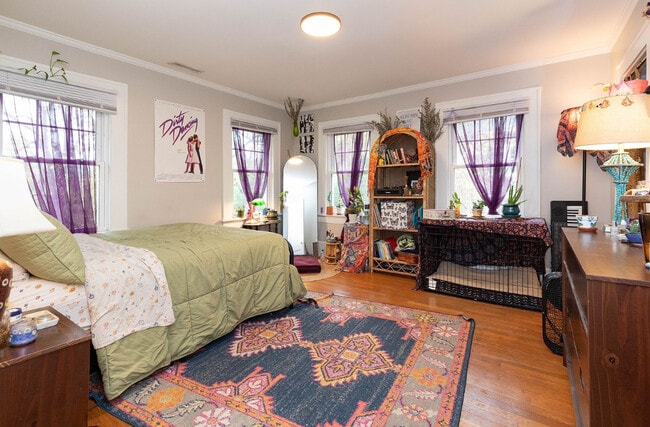 Building Photo - 16 Gracelyn Rd