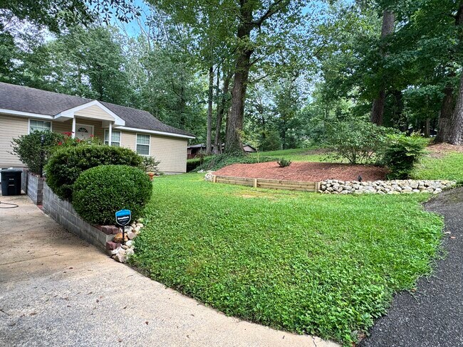 Foto del edificio - 855 Hillcrest Rd