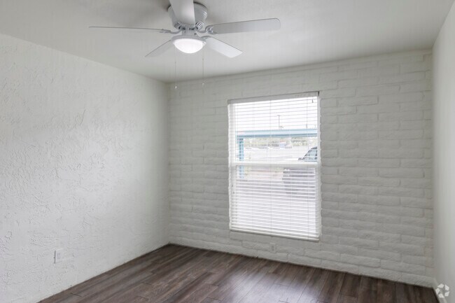 2 habitaciones, 2 baños - 950 pies cuadrados - Dormitorio principal - Luna Bear 5th Street