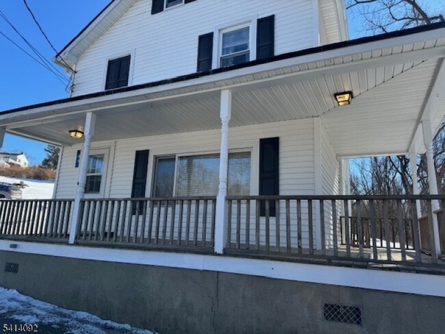 Building Photo - 44 Oak St