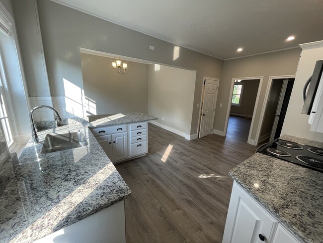 Kitchen - 46 Grove St
